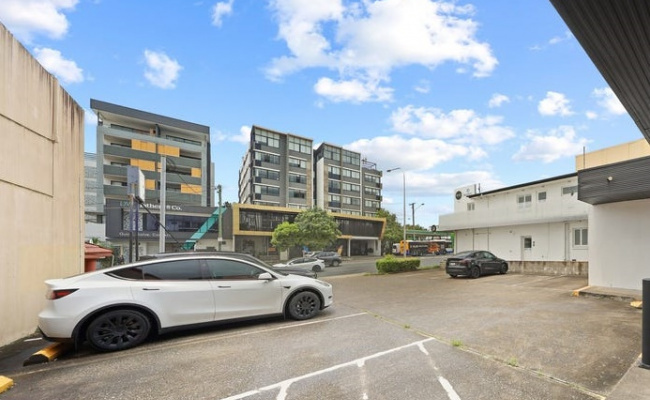 Great parking - Lutwyche Road Windsor QLD