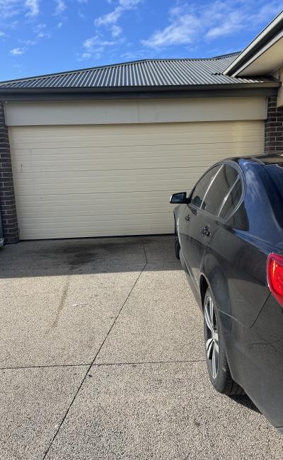 Spacious & Secure Garage for Rent