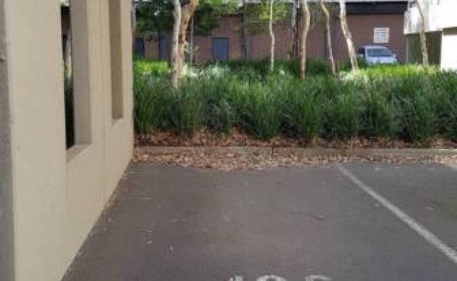 Close to the city! Secure carpark in Carlton