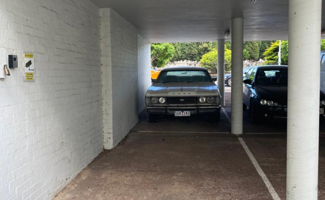 Carlton - Easy Access Undercover Parking Near Tram Station #1