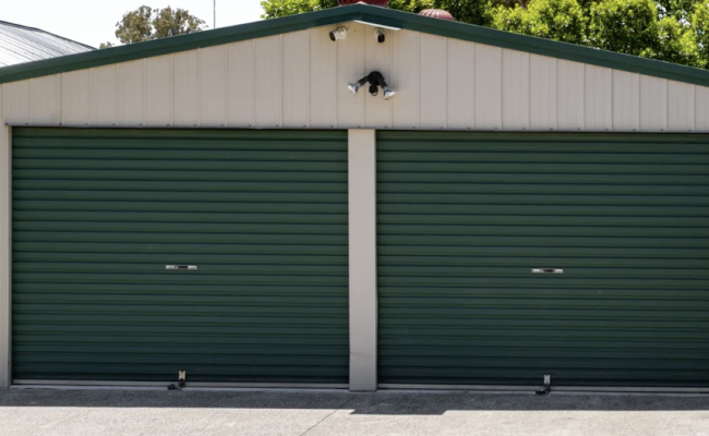 Storage Workshop Garage with Hoist 10x7m