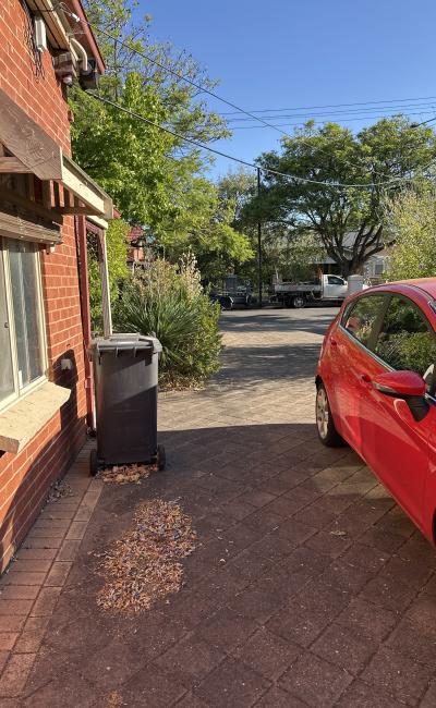 Great parking space 5 kms (10 mins) to CBD.