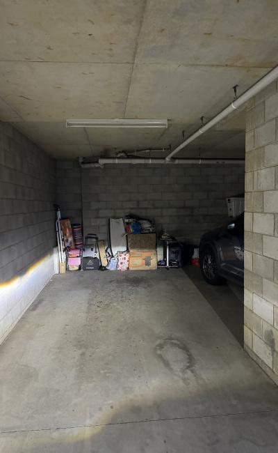 Balmoral - Secure Indoor Parking close to Bus Stop