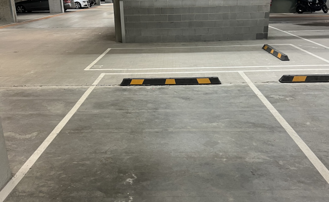 Secure long-term parking in Kensington close to the stations