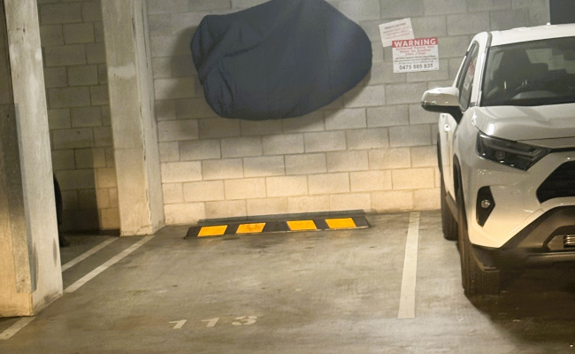 Secure Parking Space close to RBWH and Show Grounds