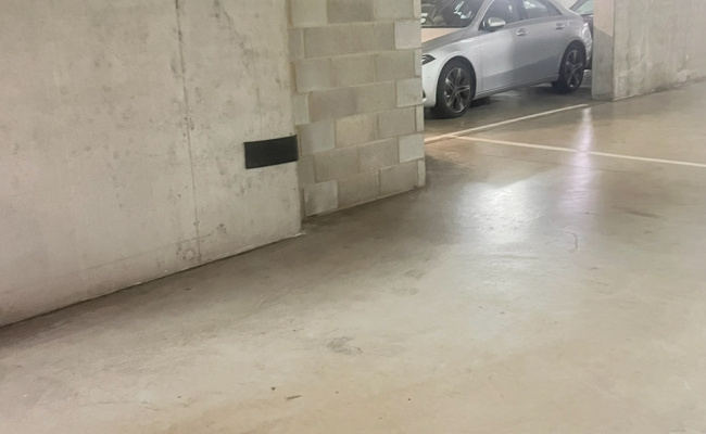Great parking indoor slot in the city