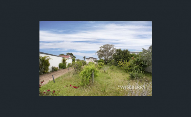 Large off street space available in Toukley CAR,BOAT,CARAVAN,TRACTOR,TRAILER,BUILDING EQUIPMENT