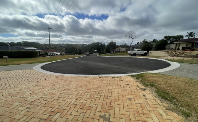 Paved parking space in Craigie