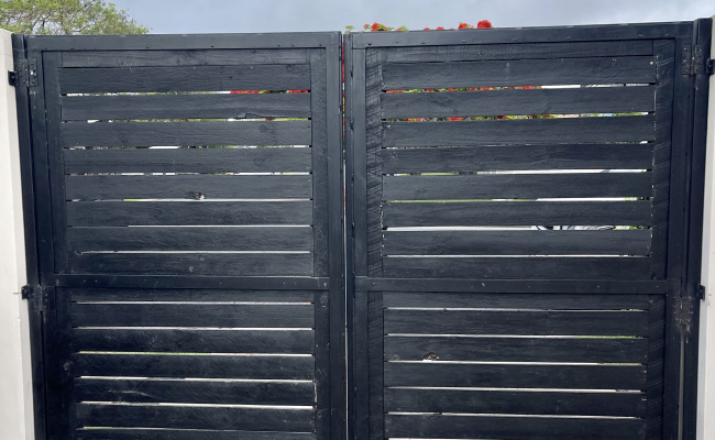 Garage parking behind electric gate at private house minutes from Brisbane Airport