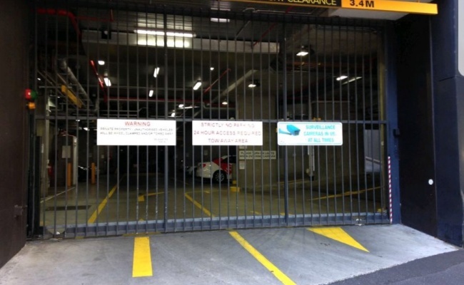 Secure undercover car space for rent in Dockland