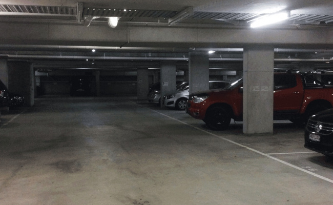UNDERCOVER, SECURE 24/7 PARKING - CONVENIENT  FORTITUDE VALLEY LOCATION!