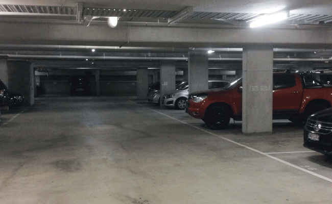 UNDERCOVER, SECURE 24/7 PARKING - CONVENIENT  FORTITUDE VALLEY LOCATION!