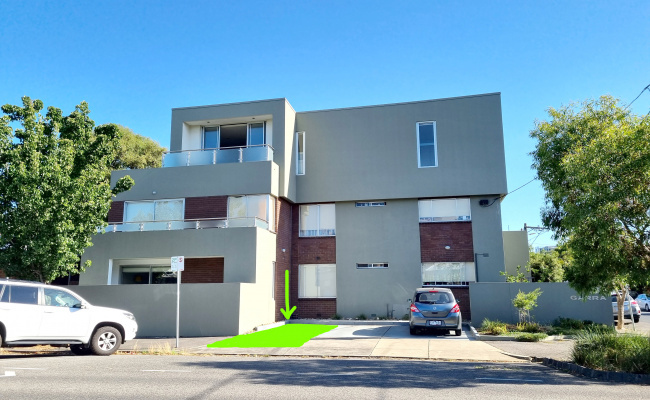 Collingwood - Off street parking with 24h access