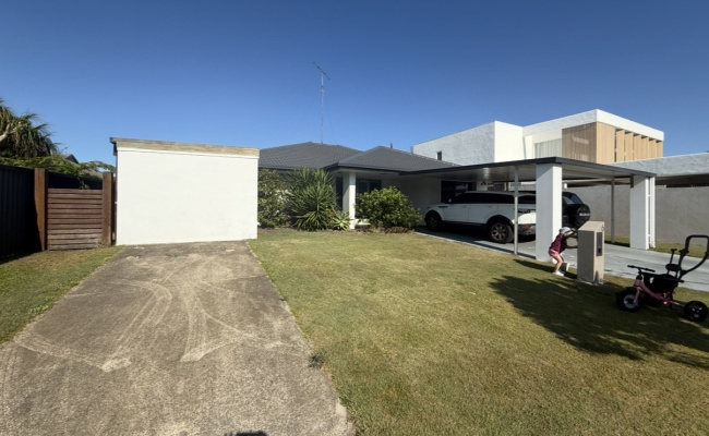 Driveway parking on Matipo Place in Palm Beach Queensland