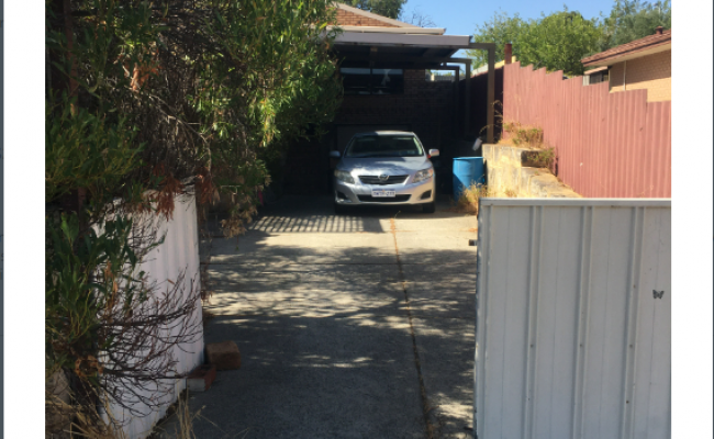 Hamilton Hill - Safe Gated Driveway Parking close to Shops
