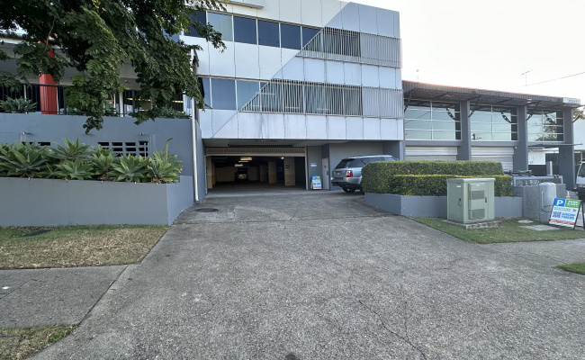 SECURE PARKING IN THE HEART OF MILTON - CLOSE TO SUNCORP STADIUM