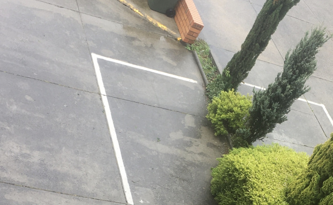 Parking lot Available in Northcote