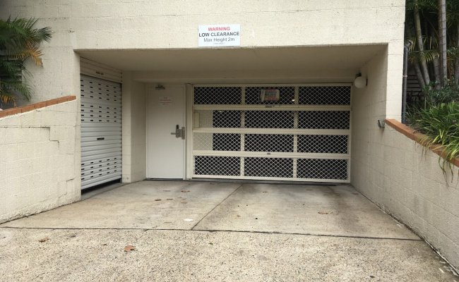 Kirribilli  - Secure Double Tandem Parking Near Milsons Point Train Station