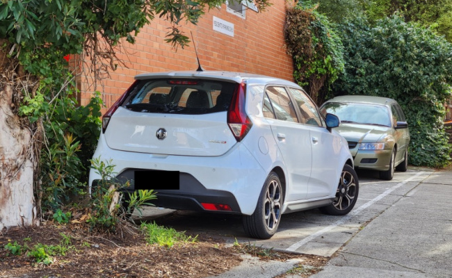 Handy Richmond parking space close to public transport