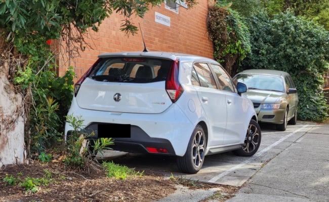 Handy Richmond parking space close to public transport