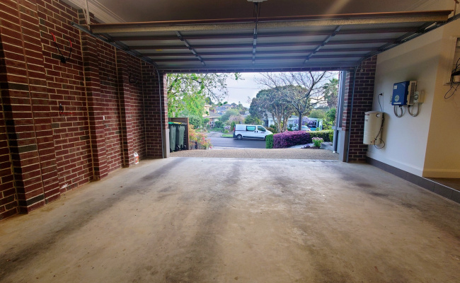 Garage - 1 parking space.