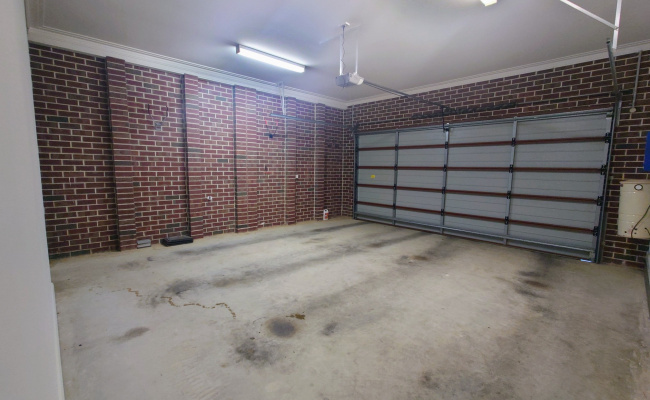 Garage - 1 parking space.