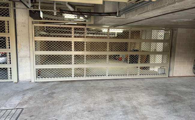 Secure Undercover Garage Parking, Lockup, 5 Mins from Coogee Beach!