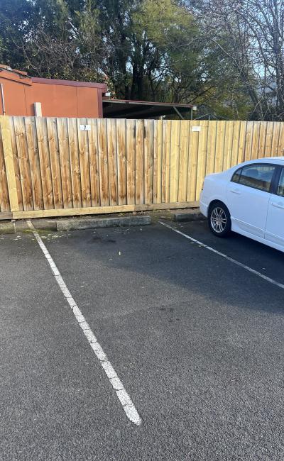Easy to Highpoint and Tram in Maribyrnong