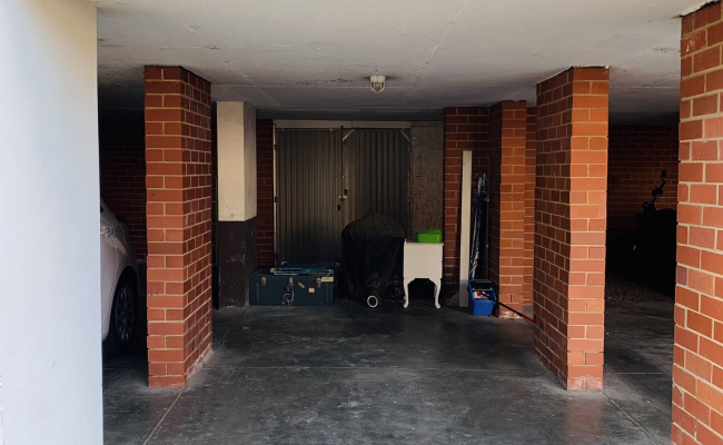 Maribyrnong - Great Undercover Parking Near Highpoint, City Bound Tramstops and Melbourne Airport