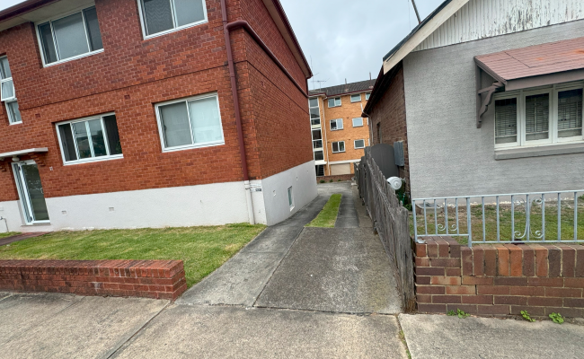 Kingsford - Secure Parking near UNSW Village Green