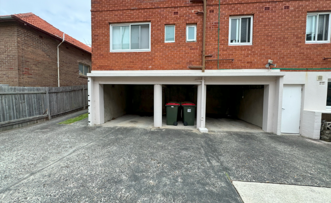 Kingsford - Secure Parking near UNSW Village Green