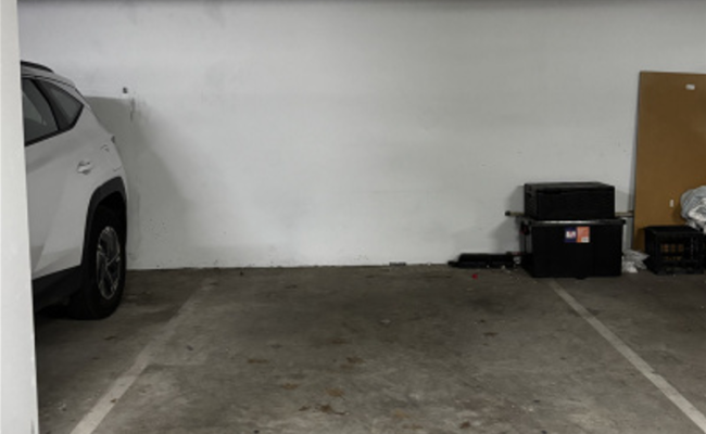 Great and safe parking space 5 mins from NGV, Shrine of Remembrance, and Victoria Barracks