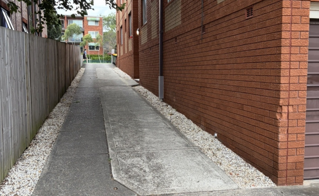 Covered Carport - walking distance from Ashfield Station
