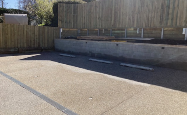 Easy access off street parking, short pleasant walk to CBD