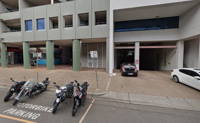 Secured Parking in City (16 Moore St)