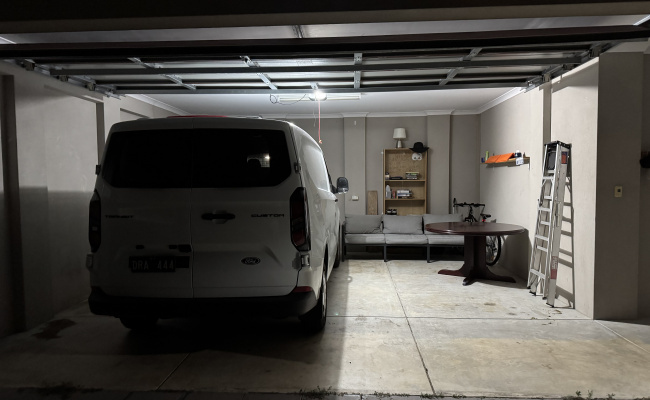 Double Lock up secure Garage 15 min to CBD