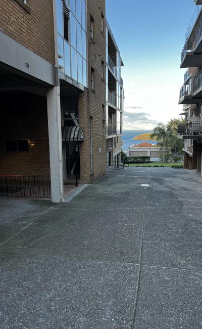 24/7 Easy Parking for Beach & Buses