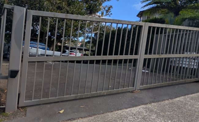 Large, Secure, Undercover Parking Space above Mosman Bay Ferry Wharf. Access by remote.