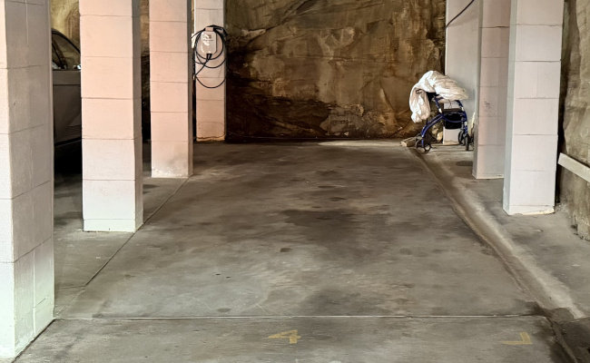 Secure Garage, Tandem Space, short walk to Ferry