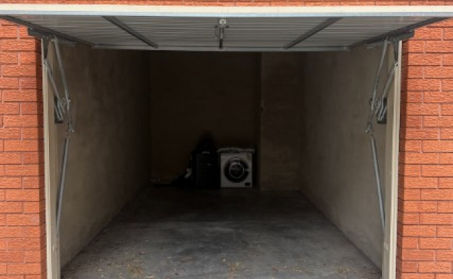Lock up garage Coogee central