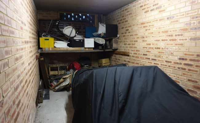 Value! Clean Dry Lock up Single garage Neutral Bay !