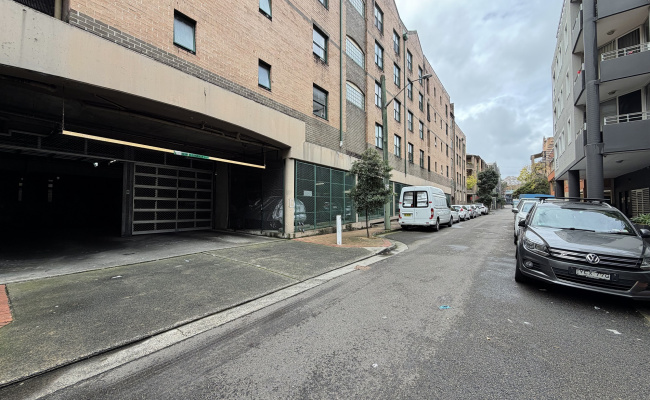 Great Parking space - small/medium car