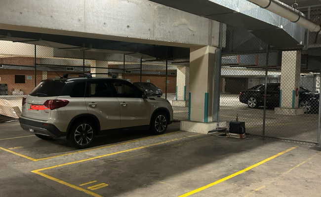 Great Indoor Parking Space with 24/7 Access - 2 Min walk from Edgecliff Station & 10 mins from CBD