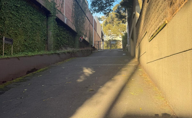 Edgecliff - 3 min walk to station