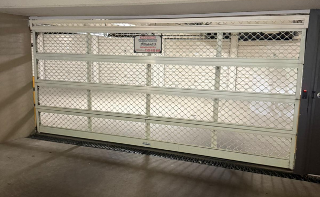 Edgecliff - 3 min walk to station