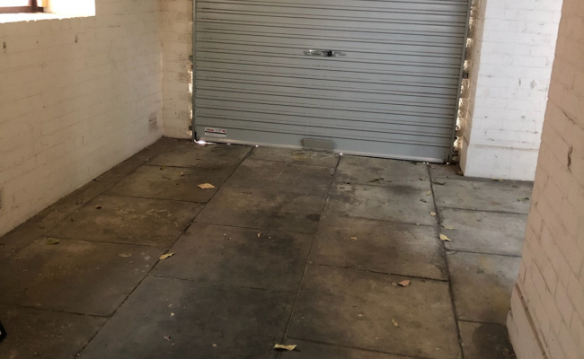 Indoor car spot  minutes to Edgecliff station