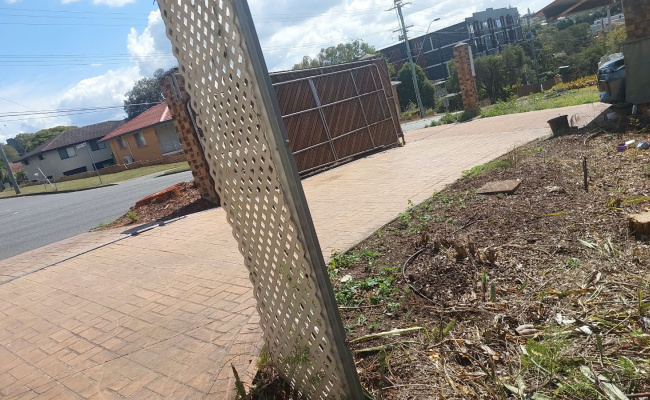 Driveway parking. 10 minutes walk to Garden city. Easy access to buses