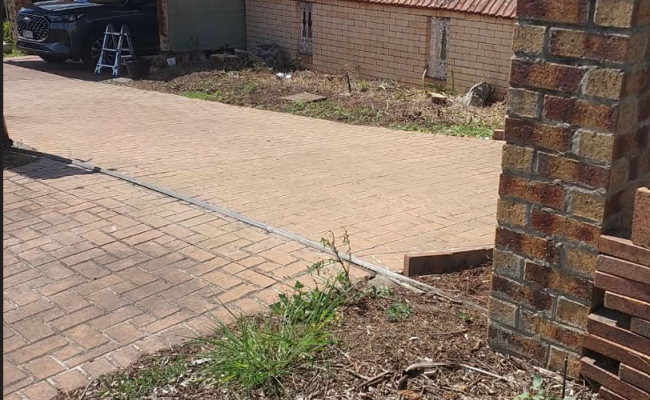 Driveway parking. 10 minutes walk to Garden city. Easy access to buses