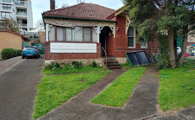 Quiet and Convenient Location 24 hours access near the Crows Nest Metro Station Planned August 2024