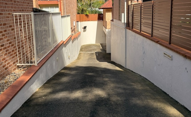Secure parking only 10-15 min walk to North Sydney, Milsons Point train or Hayes St ferry wharf